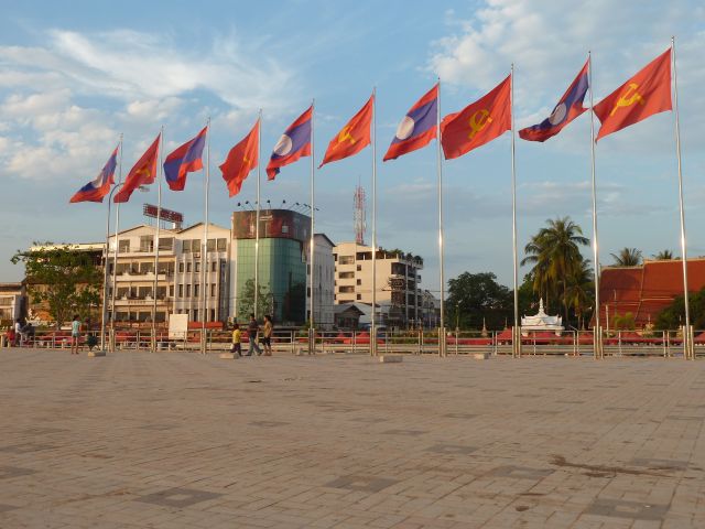 Wir erreichen die «Sozialistische Volksrepublik Laos».